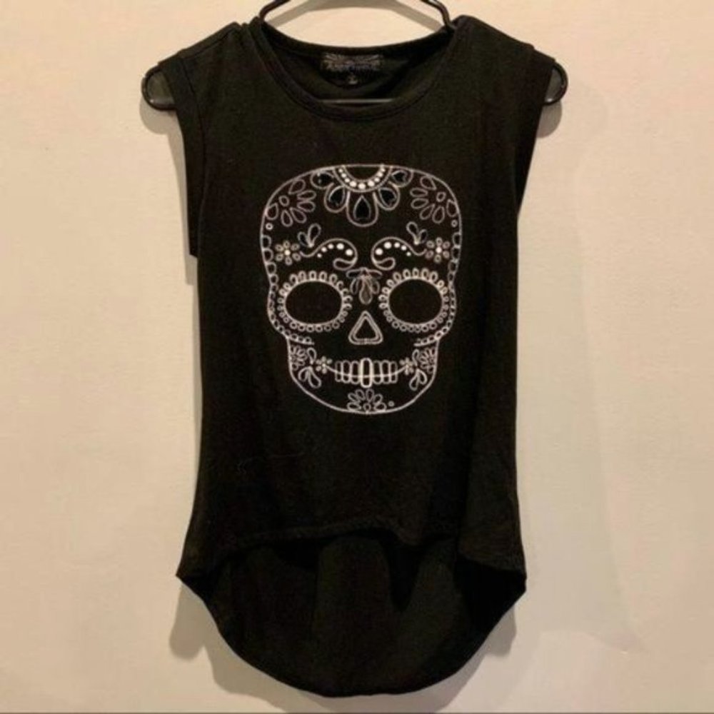 Almost Famous Sugar Skull high-low t-shirt, EUC S
